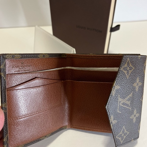 Authentic Louis Vuitton monogram compact wallet - Picture 5 of 7